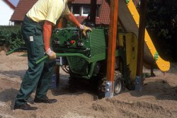 ORENAD SAND PÅ LEKPLATSER KAN VARA SKADLIG (photo: Administrator)