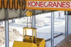 Konecranes CXT Biomass is a fully automated crane for handling different kinds of biomass in a continuous process in demanding surroundings. © Konecranes   (photo: Elena Tiihonen)
