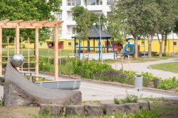The rebuilt city district Lagersberg in Eskilstuna, central Sweden, has been provided with outdoor areas, such as cultivation allotments, where people can meet. © Formas 