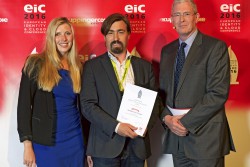 <p>QvarnLabs CEO Kaius Häggblom (centre) received the award from KuppingerCole communications head Jennifer Haas (left) and analyst Paul Simmonds (right). © QvarnLabs</p> (foto: Walter Wehner Munich Germany)