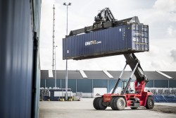 <p><strong>KALMAR GLORIA REACHSTACKERS TO HELP UWE KLEINWORT ADDRESS GROWING RENTAL DEMAND</strong></p> (photo: Guido Pijper)