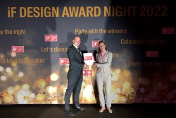 <p>ZEISS hat für CYGUS® den internationalen iF Design Award 2022 in der Kategorie „Produkt“ gewonnen. Die Preise wurden gestern Abend im Berliner Friedrichstadt-Palast übergeben.</p> 
