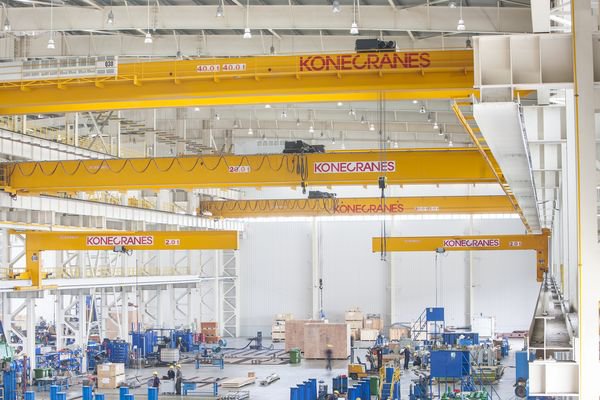 Konecranes Industrial Cranes Operating in the Manufacturing Sector.© Konecranes