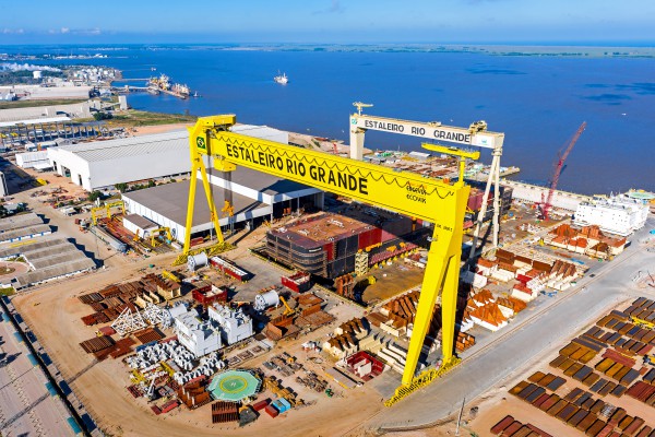 <p>The largest Goliath crane in the world, built by Konecranes for a Brazilian shipyard. The span is 210 meters, crane­ height is 117 meters and load capacity is 2000 tonnes. © Konecranes</p>