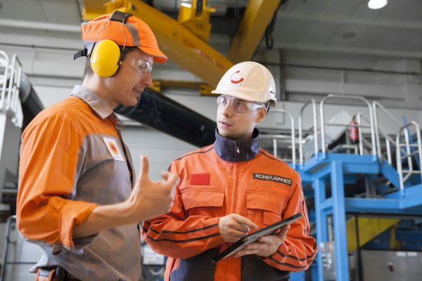 <p>TRUCONNECT Remote Monitoring provides visibility to crane usage and operating data, helping with decisions about maintenance investments and productivity. © Konecranes</p>