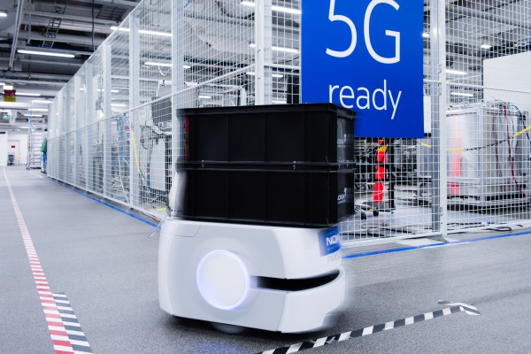 <p><em>(Nokia Bildrechte nur in Verbindung mit diesem Artikel.)</em></p>
<p>Seit die Roboter via LTE verbunden sind, steigerte sich die Effektivität der Material-Logistikprozesse um 30 Prozent.</p>