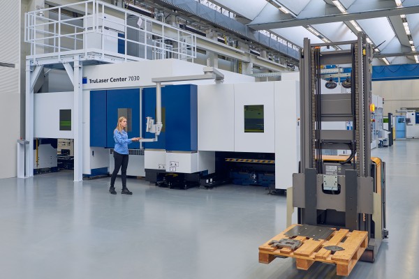 <p><em>Driverless transport units from Jungheinrich deliver europallets of materials to various machine tools in TRUMPF’s smart factory. (Source: TRUMPF).</em></p>