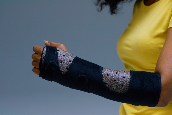 <p><em>UCAST is a pre-made supersplint that consists of two parts: a biodegradable splint and a cohesive fabric bandage. Apply in 5 minutes, remold up to 25 times and recycle fully.</em></p>