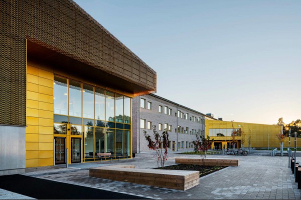 <p><strong>Goal-driven cooperation resulted in an imposing façade for Lyckeskolan school</strong></p>