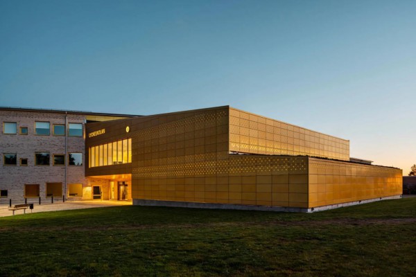 <p><strong>Goal-driven cooperation resulted in an imposing façade for Lyckeskolan school</strong></p>