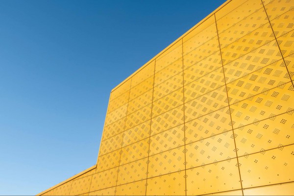 <p><strong>Goal-driven cooperation resulted in an imposing façade for Lyckeskolan school</strong></p>