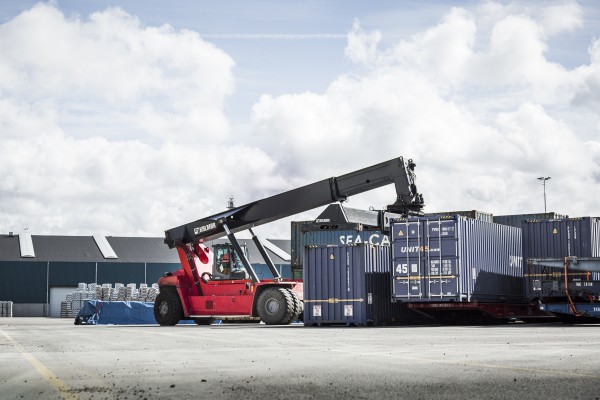 <p><strong>KALMAR GLORIA REACHSTACKERS TO HELP UWE KLEINWORT ADDRESS GROWING RENTAL DEMAND</strong></p>