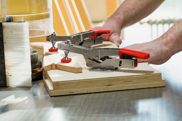 <p>BESSEY horizontal toggle clamp STC-HH in use.©BESSEY Tool GmbH & Co. KG</p>