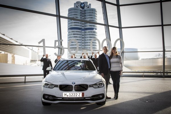 <p>Shannon Lantzy and her husband at the handover of the 150,000th vehicle.© BMW AG</p>