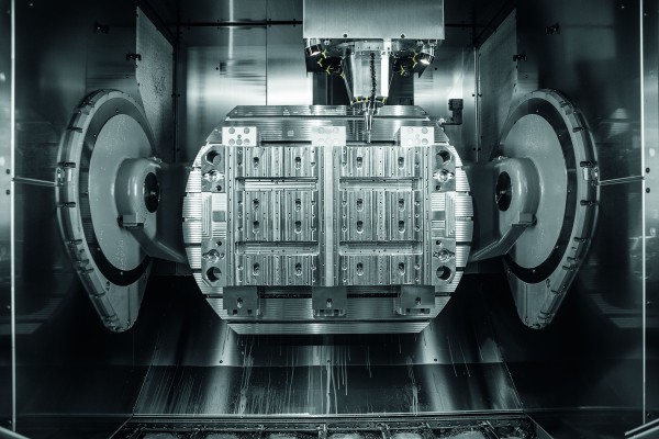 <p>Shows the working range of the high-performance, 5-axis CNC machining centre C 52 U with a 1,150 x 900 mm NC rotary table for large components weighing up to 2,000 kg</p>