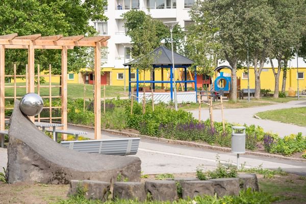 The rebuilt city district Lagersberg in Eskilstuna, central Sweden, has been provided with outdoor areas, such as cultivation allotments, where people can meet. © Formas