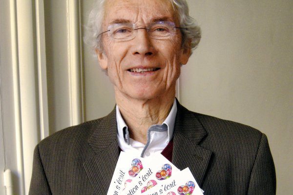 <p>“It’s a cultural achievement to promote writing by hand,” says Bernard Bouvet, chairman of the French Union Professionnelle de la <em>Carte Postale<strong> (</strong></em>UPCP). © Iggesund</p>