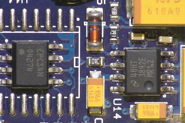 <p><strong>PCB </strong><strong>magnified</strong><strong> with +2 lens electronics</strong></p>