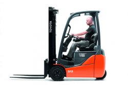 Aktiivinen ajonvakautus- ja mastonhallintajärjestelmä SAS (System of Active Stability) parantaa oleellisesti Toyota-trukkien turvallisuutta ja tuottavuutta. © Toyota Material Handling Finland Oy (photo: Elena Tiihonen)