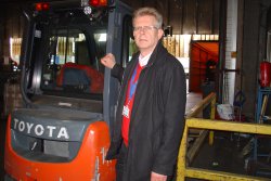 - Meillä on hyvin myönteisiä kokemuksia Toyota I_Site -palvelusta, terminaalipäällikkö Jari Rentola Schenker Cargo Oy:stä sanoo. © Toyota Material Handling Finland Oy (photo: Elena Tiihonen)