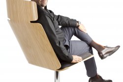 Der Designer Tapio Anttila hat die Stuhlserie ON in Zusammenarbeit mit dem finnischen Möbelhersteller Pedro entworfen.©UPM (photo: Industrial News Service)