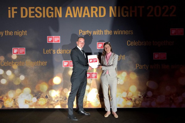 <p>ZEISS hat für CYGUS® den internationalen iF Design Award 2022 in der Kategorie „Produkt“ gewonnen. Die Preise wurden gestern Abend im Berliner Friedrichstadt-Palast übergeben.</p>